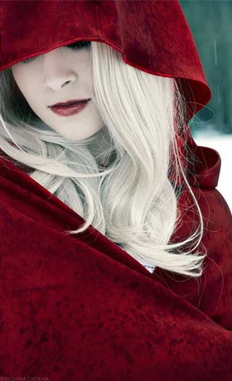 戴着红头巾的金发女郎手机壁纸