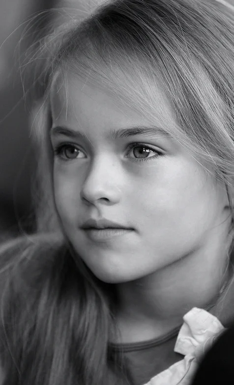 欧美小美女黑白个性手机桌面