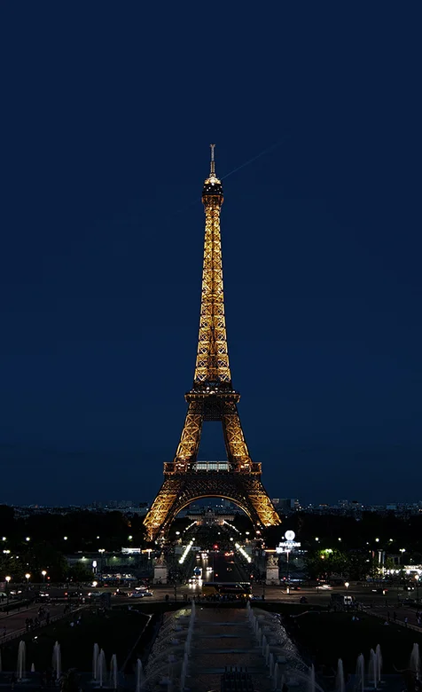 夜幕下的巴黎艾菲儿铁塔
