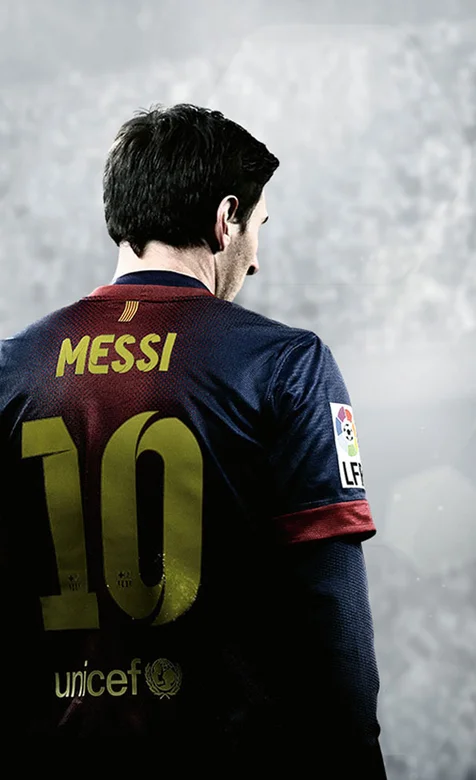 游戏《实况足球》不倒翁球王梅西手机壁纸图片