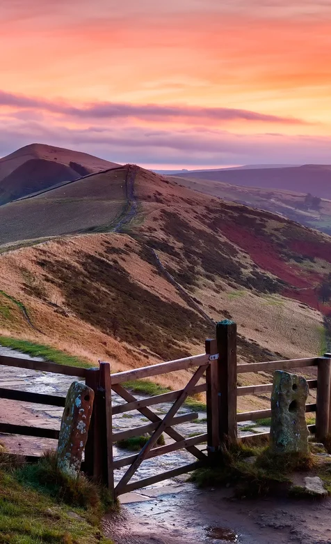 伦敦野外一望无际的山丘手机图片