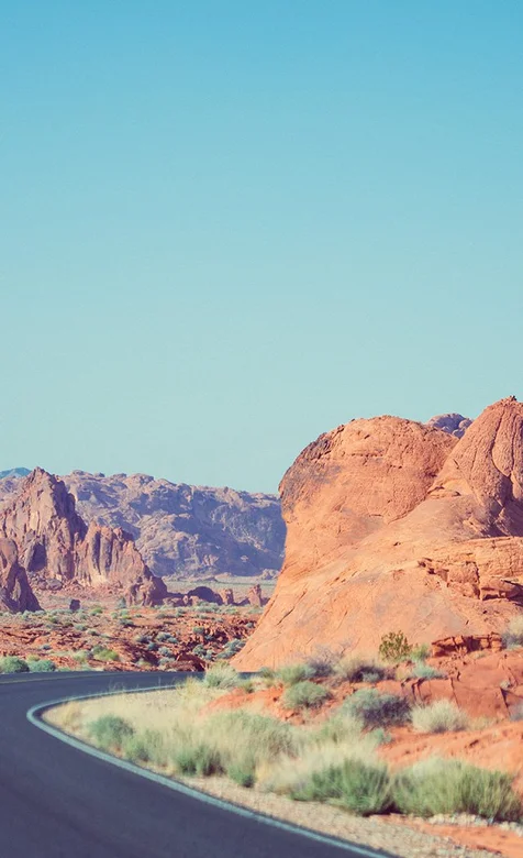 戈壁上的高速公路