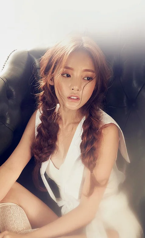 大辫子韩国美女