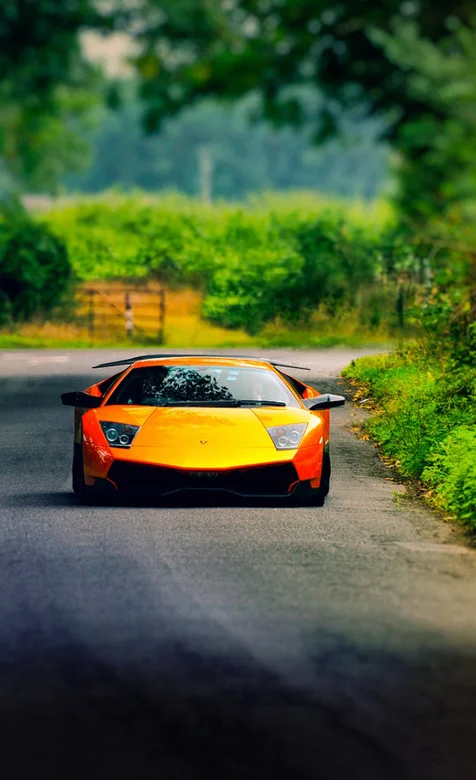 乡间马路上的橙色兰博基尼唯美壁纸