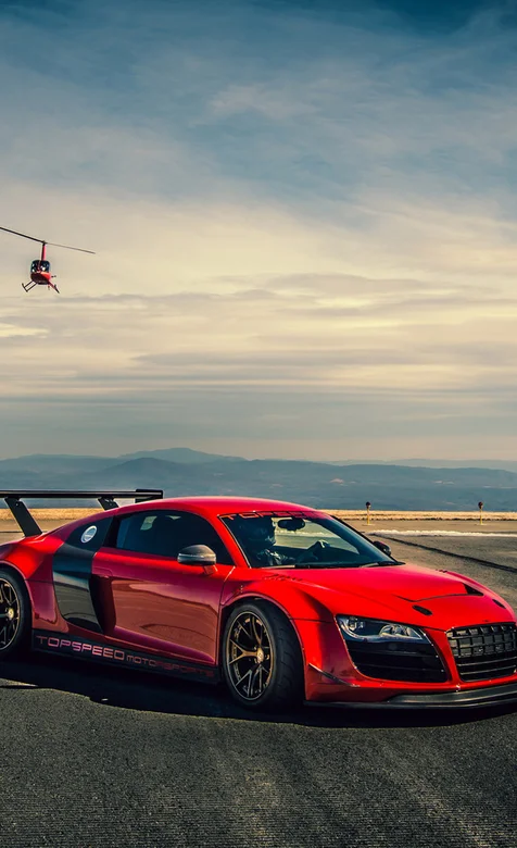 海边的橙色跑车图片