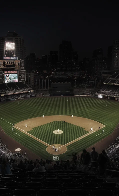 夜色下的橄榄球场