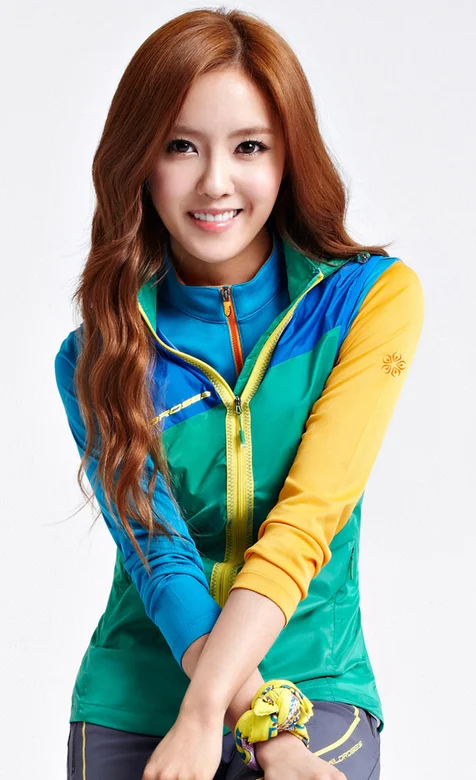 长发清纯美女时尚壁纸