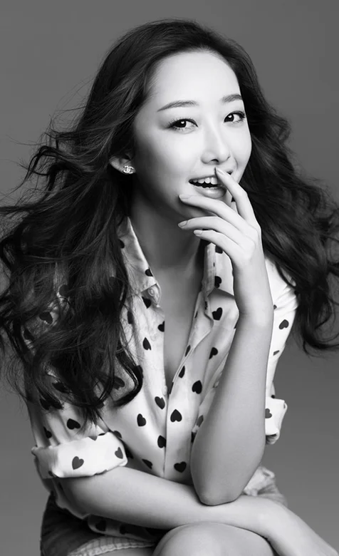 美女蒋梦婕黑白色彩写真壁纸