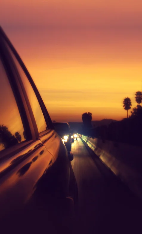 汽车堵在夕阳下小米手机壁纸