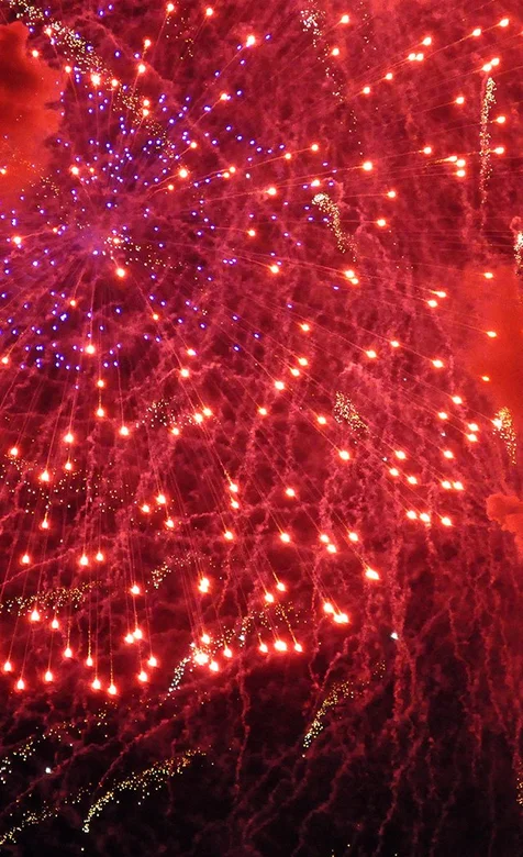 绚丽的红色烟花