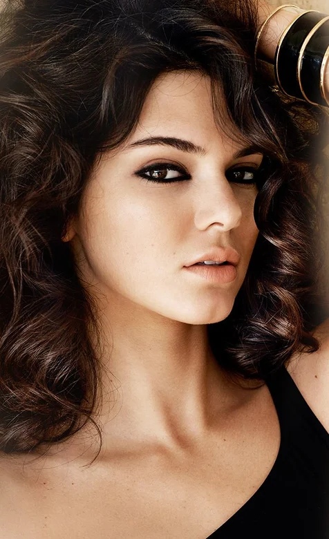 卷发俄罗斯美女头像壁纸