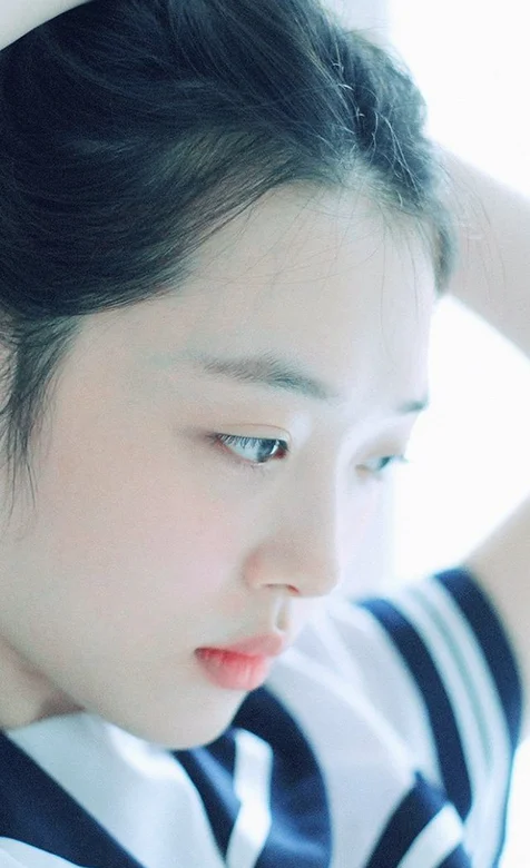 小清新的学生妹子头像壁纸