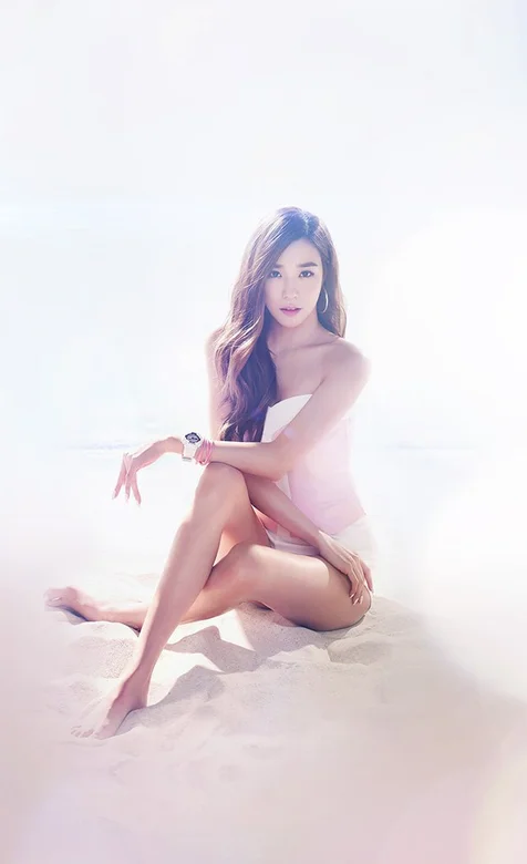 唯美的沙滩美女IPHONE5手机壁纸