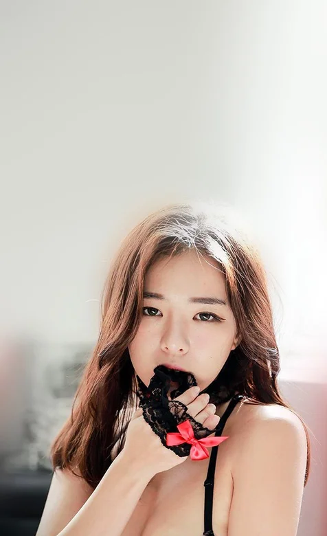 咬着蕾丝的性感韩国女明星