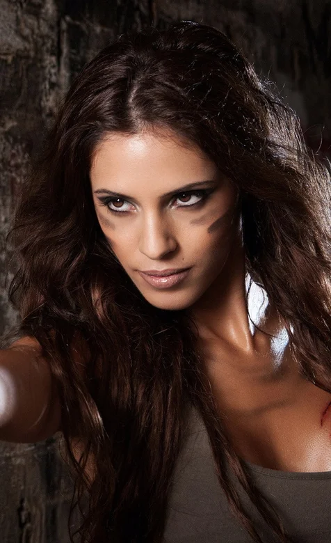 欧美长发战斗美女手机壁纸下载