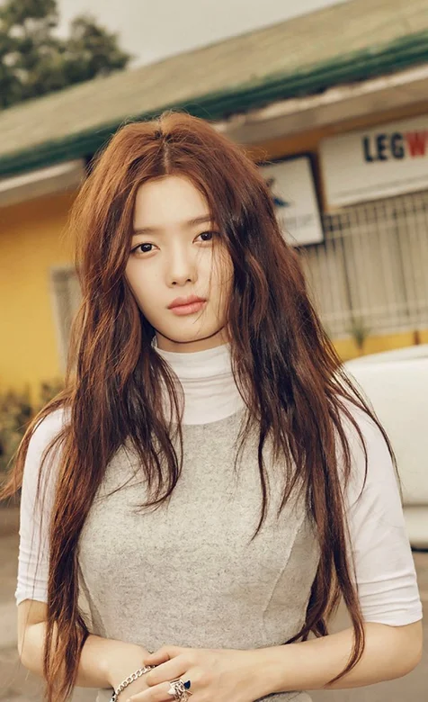 清纯唯美的韩国卷发美女手机背景