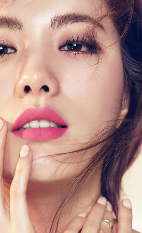 贵气十足的韩国美女头像手机壁纸