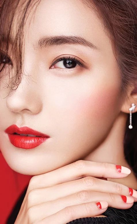 红唇韩国女神iphone 6s高清手机背景免费下载