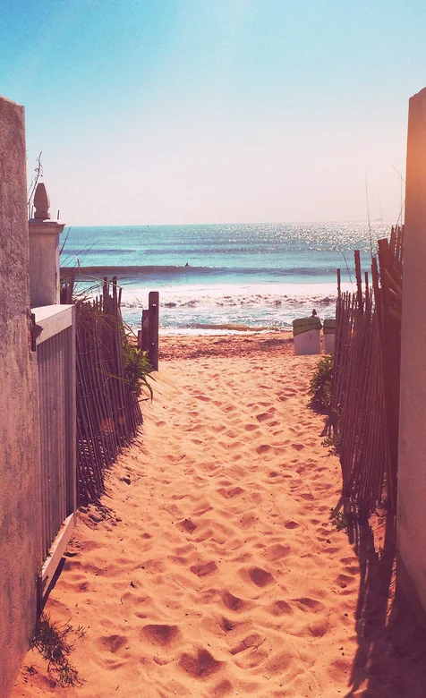 沙滩上的篱笆唯美苹果6手机壁纸