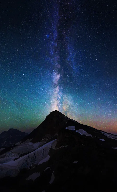 夜色下的大山和星河高清手机壁纸