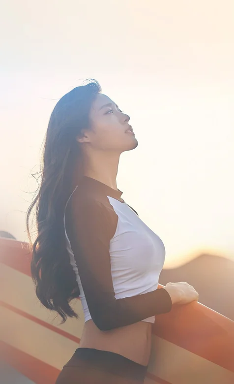 运动冲浪美女高清手机壁纸免费下载