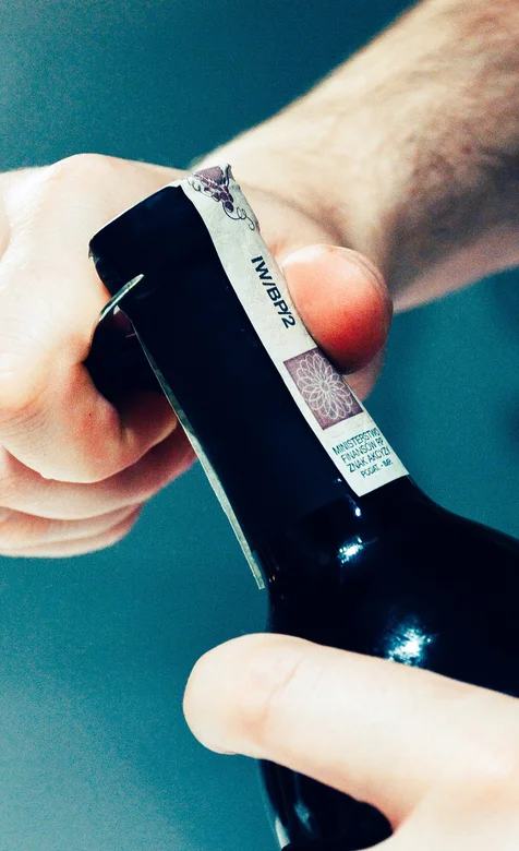 手开美味葡萄酒手机壁纸图片