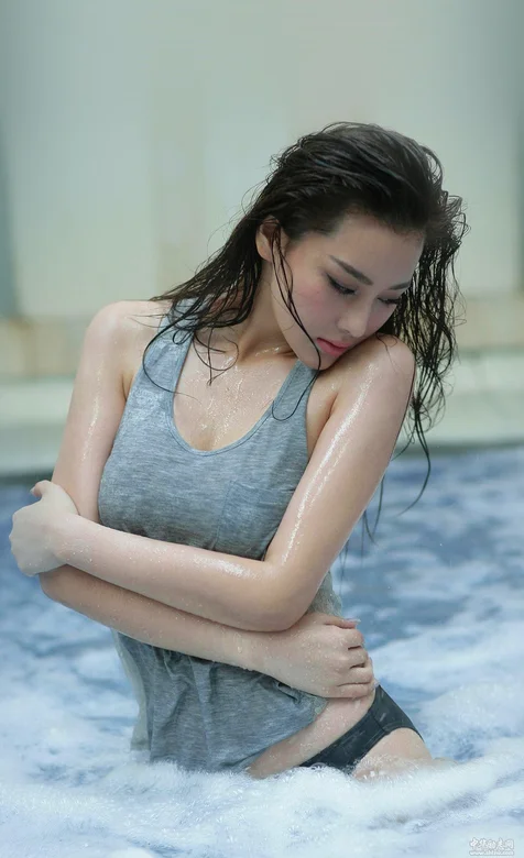 亚洲女神张馨予泳池湿身性感写真手机壁纸