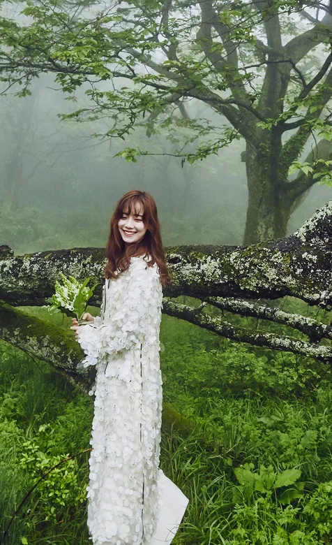 小清新森林美女高清壁纸图片