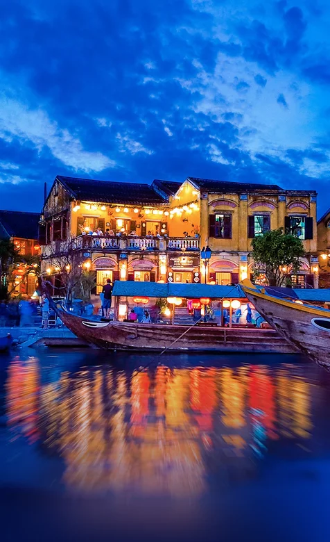 美丽的水上城市夜景壁纸