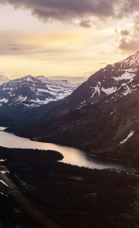 山脉下的河流手机壁纸免费下载