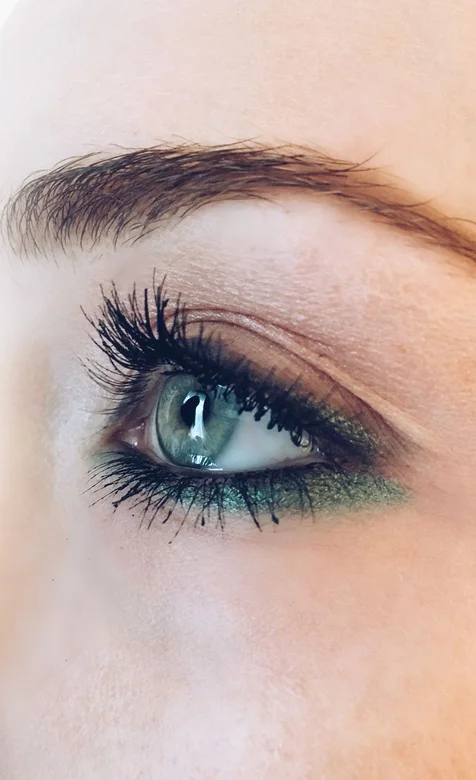 欧美美女蓝色的眼睛个性手机壁纸