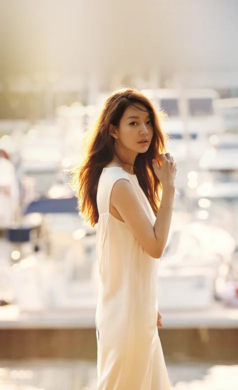 口岸上的美女手机壁纸