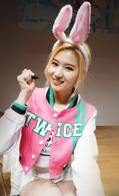 兔女郎韩国美女手机桌面背景