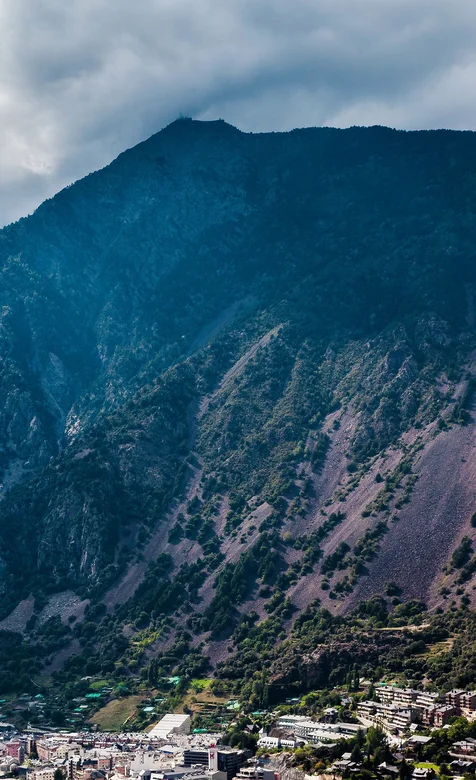山下的城市高清手机桌面