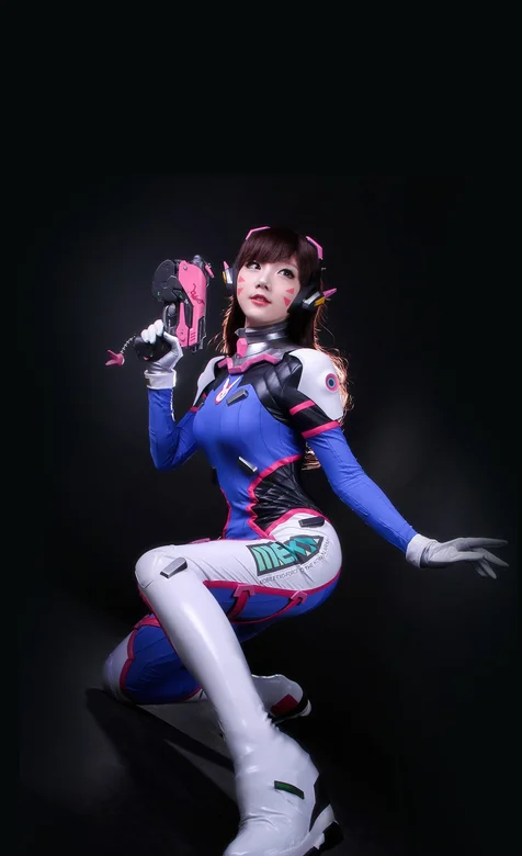 拿着枪的游戏COSPLAY女神