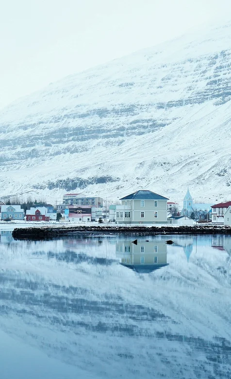 冬季雪下的欧美乡村唯美手机壁纸