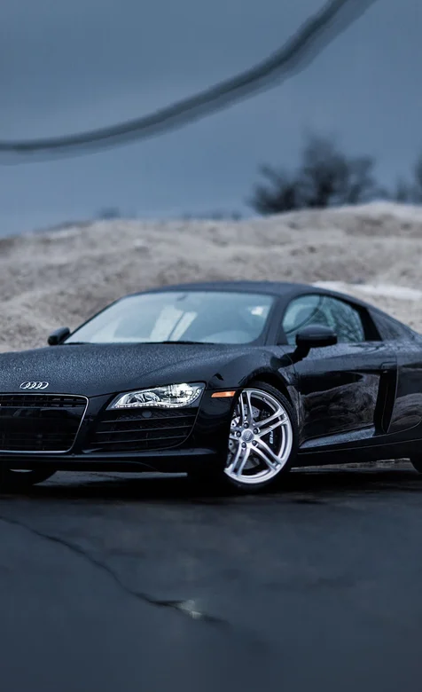 黑色奥迪R8户外运动帅气