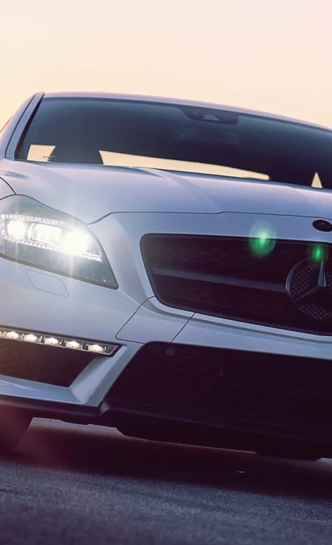 梅赛德斯奔驰高级轿车LED帅气前脸