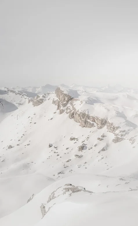 魅力的雪山漫天白雪唯美壁纸