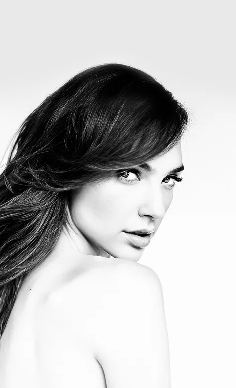 神奇女侠扮演者裸背头像壁纸