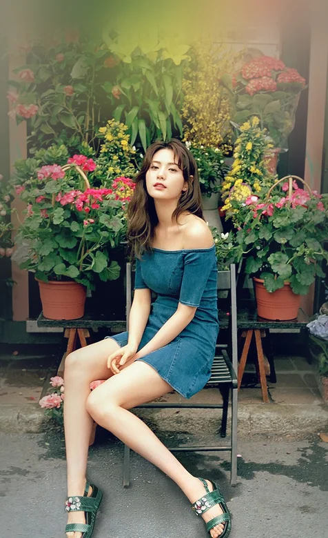 文艺风美女花房摄影手机桌面