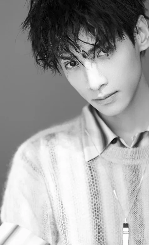 罗云熙帅气黑白写真手机壁纸