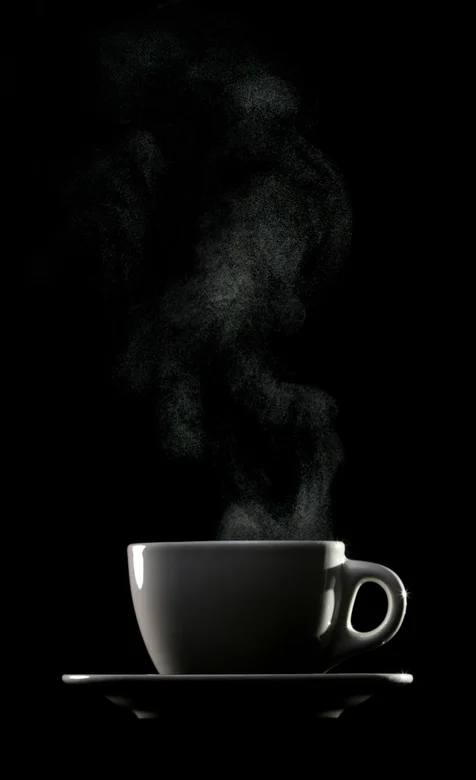 一杯热茶 黑色背景 杯子超高清手机壁纸