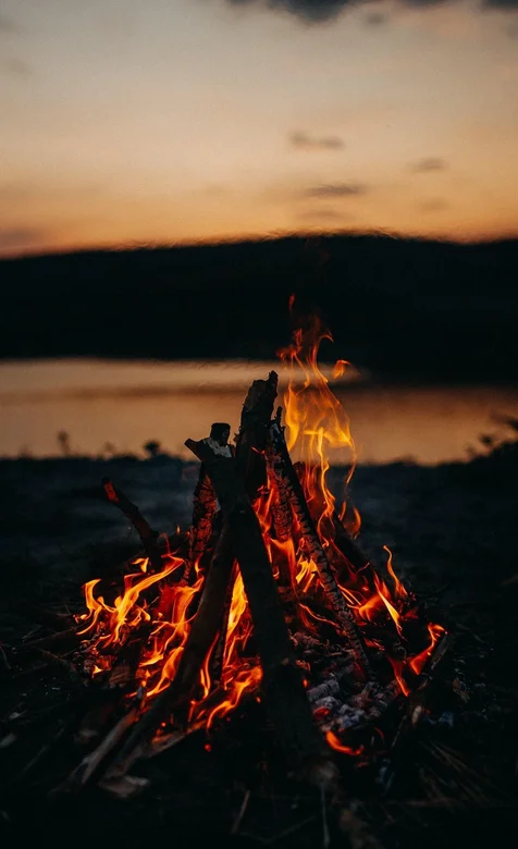 黄昏 火堆 户外 河边野外高清手机壁纸