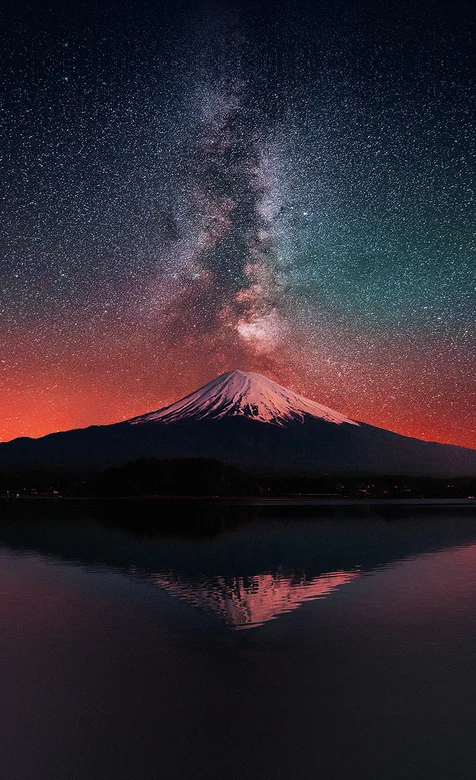 黑夜里极光下的富士山风景壁纸