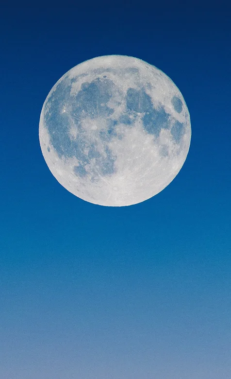 黄昏的一轮大大的满月高清风景壁纸