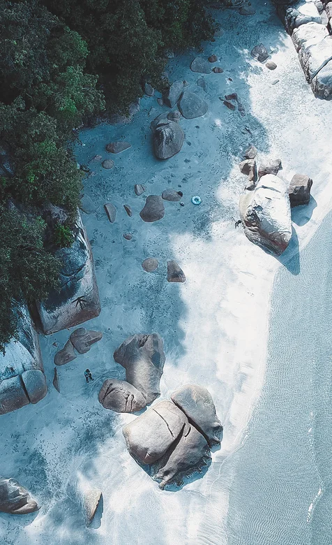 高清航拍唯美的沙滩手机壁纸图片