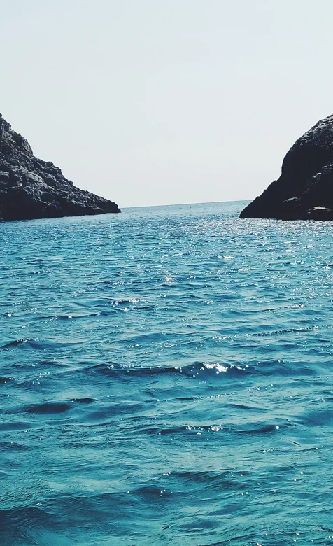 平静的海面高清手机护眼壁纸免费下载