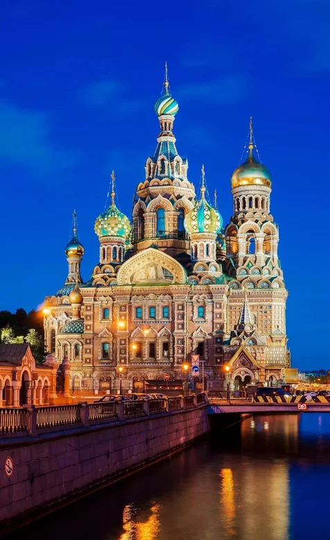 湖边的欧式古堡夜景手机壁纸