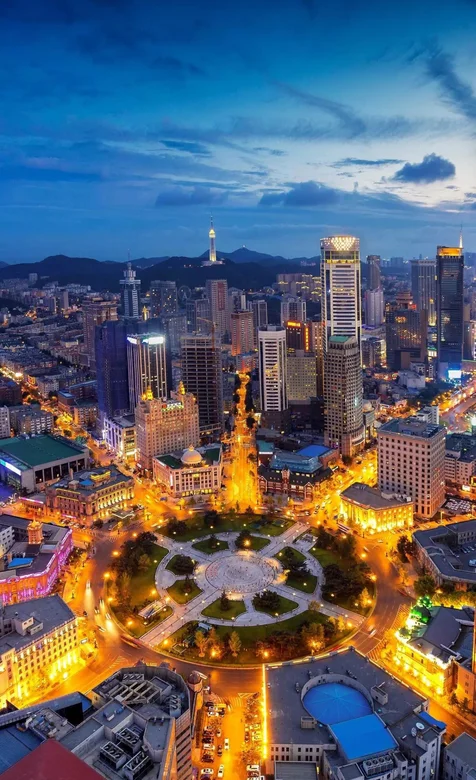 航拍城市环形路口夜景灯光壁纸